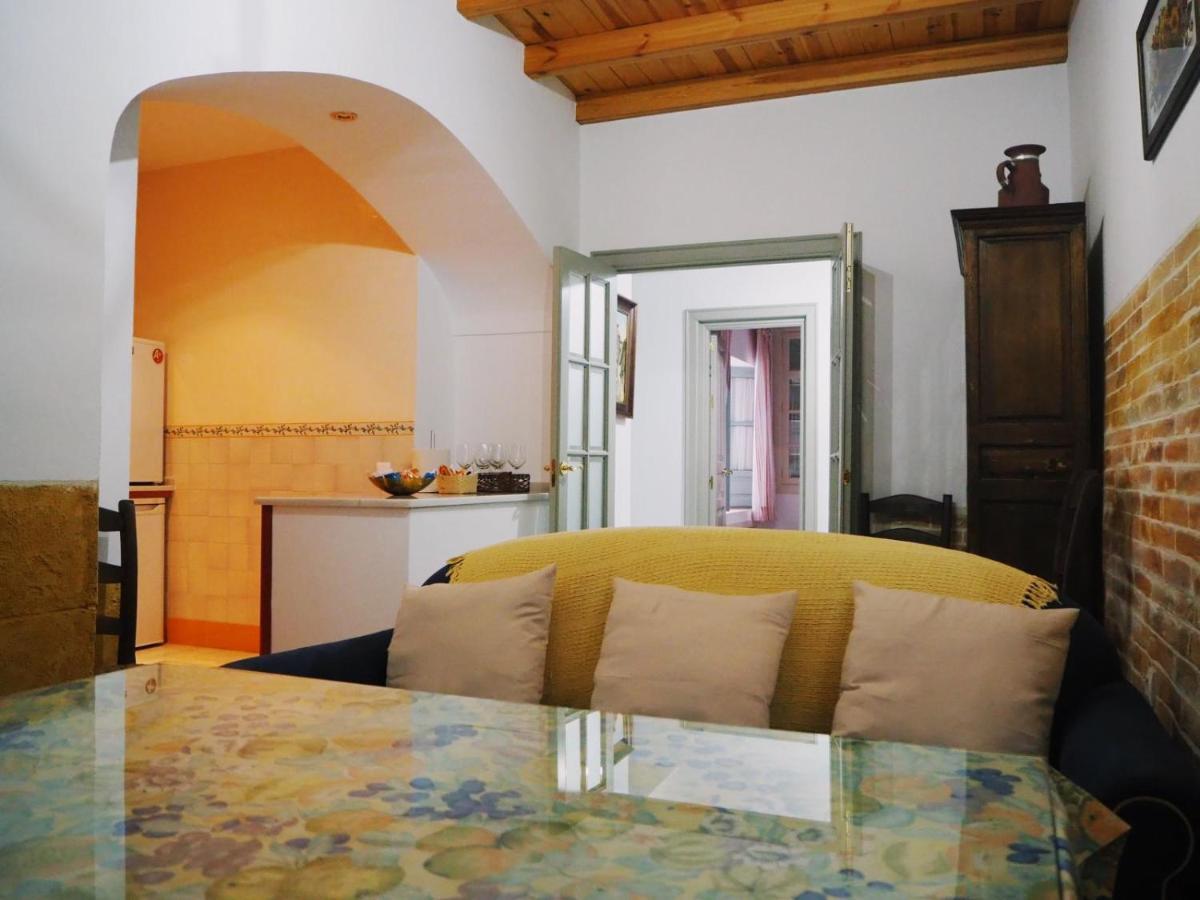 Carmona Center Apartment Bagian luar foto