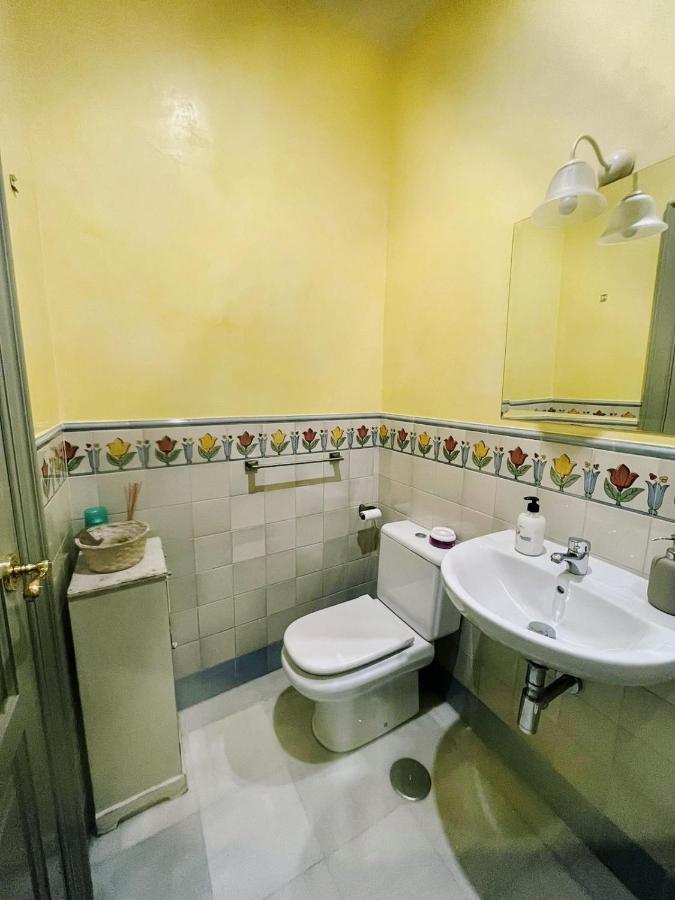 Carmona Center Apartment Bagian luar foto